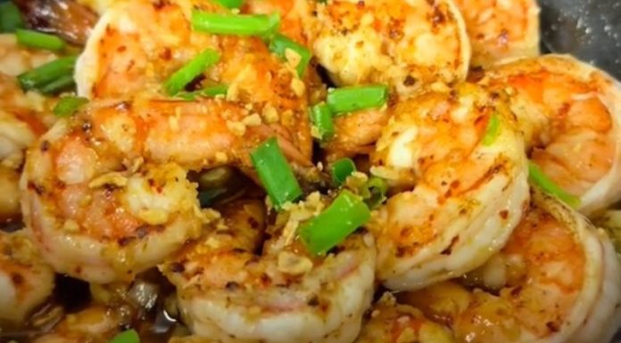 Cook up a deliciously aromatic garlic butter shrimp in just 4 easy steps