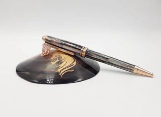 Enhance Work Efficiency and Attract Wealth with These Feng Shui Items on Your Desk