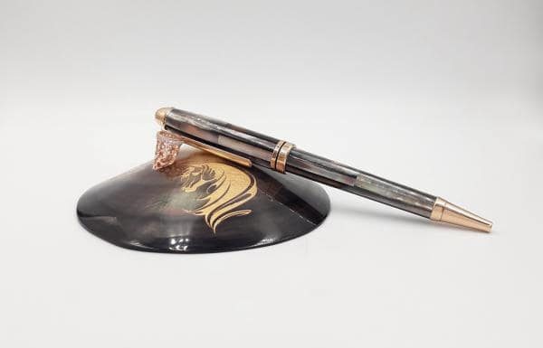 Enhance Work Efficiency and Attract Wealth with These Feng Shui Items on Your Desk