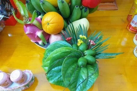 When burning betel leaves, should you place them upside down or right side up? The surprising answer