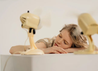 How to Stay Cool in a Room Without an Air Conditioner