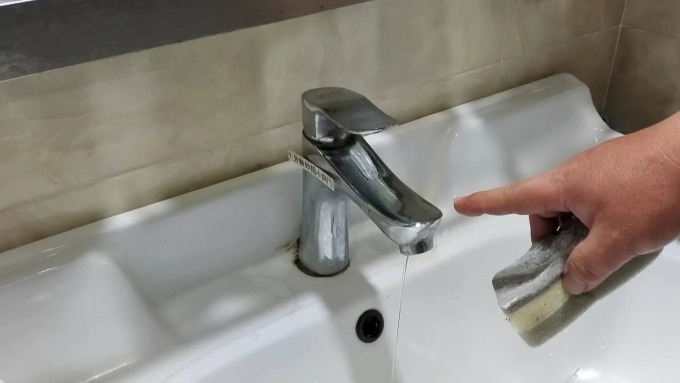 5 Surprising Tips with Toothpaste You Might Not Know