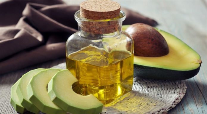 Uncovering the 6 Amazing Beauty Benefits of Avocado Oil