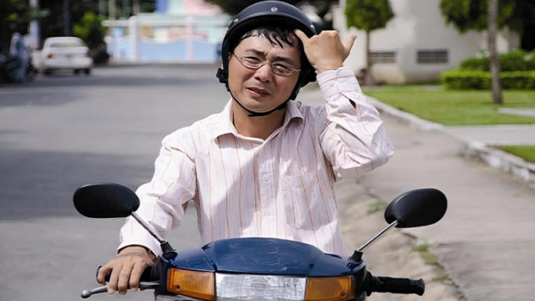 5 Tips to Cope With Oily Hair While Wearing Helmets in Summer