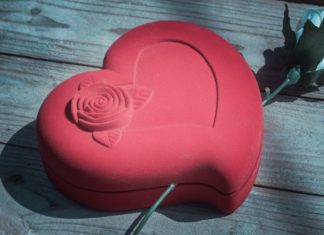 50+ Sad Valentine’s Day Statuses, Captions for February 14th Mood