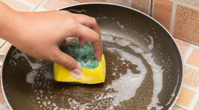 How to Clean Non-Stick Pans Easily at Home – 8 Tips