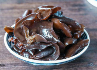 Shake vigorously after adding 3 ingredients to soak nuts, after 5 minutes, something magical happens