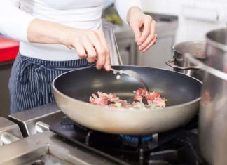 Common Mistakes When Using Nonstick Pans: The Second One Almost Every Woman Makes!