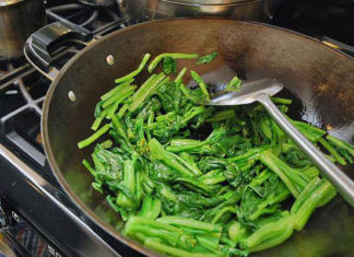 Don’t cook whatever vegetables you like by putting them directly in the pan, adding 2 more steps will keep the vegetables crisp and green