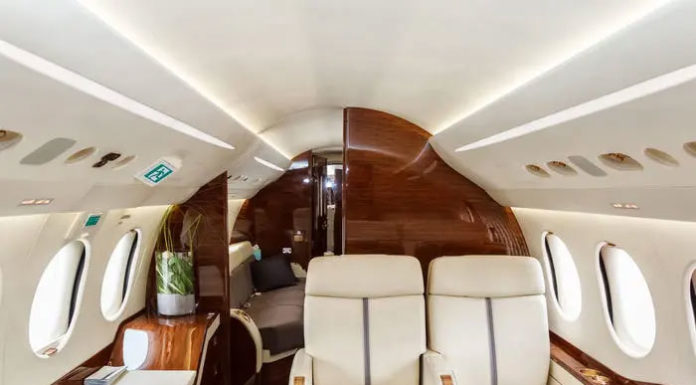 9 Tips for the Ultimate Travel Experience of a Female Flight Attendant