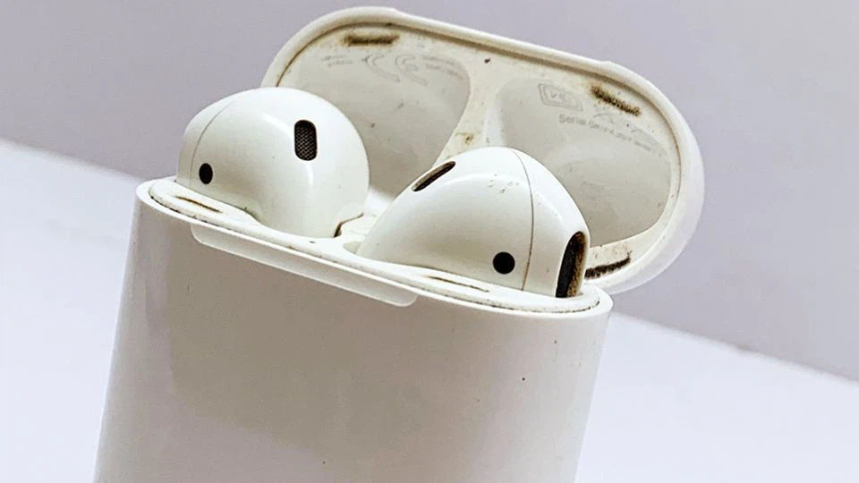 Causes and Most Effective Solutions for AirPods Not Charging Properly