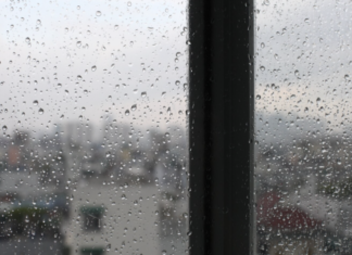 Turn on the fan to make the room instantly dry and cool