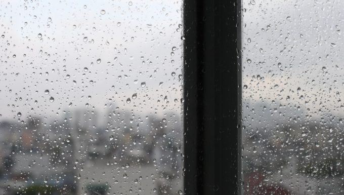 Turn on the fan to make the room instantly dry and cool