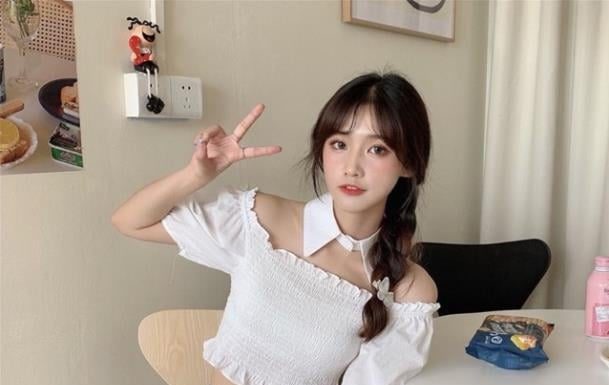 The Off-Shoulder Tops That Have Been Making Waves Recently