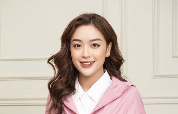 3 Stylish Coat Colors that Flatter Women over 30