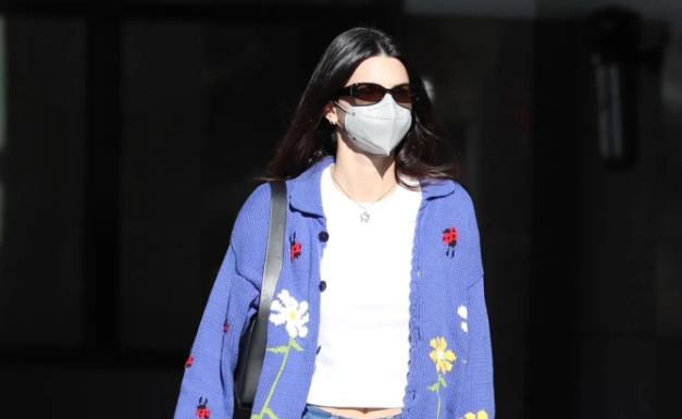 Supermodel Kendall Jenner suggests how to refresh your cold day style with luxurious and smooth knitted sweaters