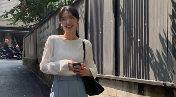 10 Ways to Style a White Shirt for a Chic and Youthful Look in Cold Weather.