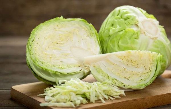 Tips for buying fresh and crunchy cabbage, whether you steam or stir-fry, it’s always sweet and flavorful.