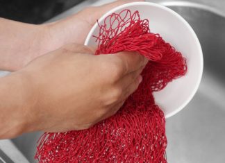 Rinsing utensils before washing is a mistake! Bacteria will increase 7 times if dishes are not properly washed