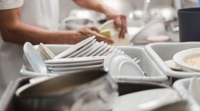 “Revealed! 5 Tips for Fast and Thorough Dishwashing”