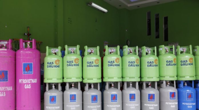 How to Put Out a Gas Stove Fire and Determine Its Cause