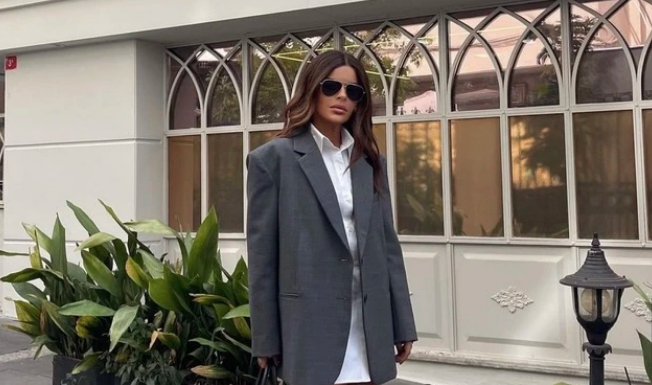 The Fashion Accessory That Captivates Fashionistas, Looks Stunning with Any Style