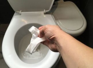 Is Unclogging the Toilet for 5,000 VND Really Effective?