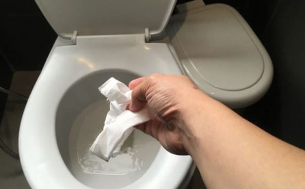 Is Unclogging the Toilet for 5,000 VND Really Effective?