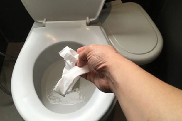 Is Unclogging the Toilet for 5,000 VND Really Effective?