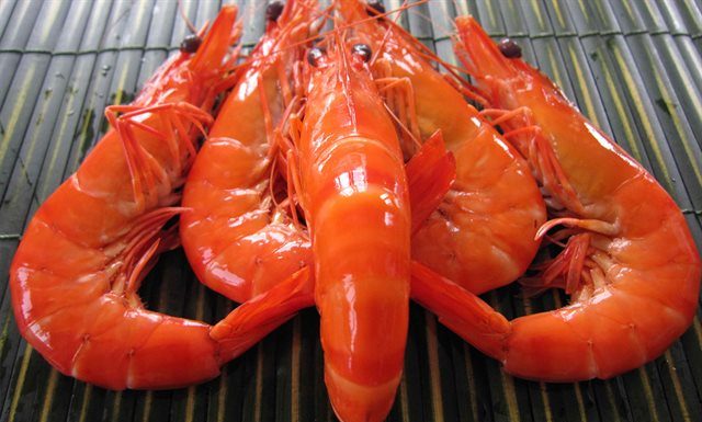 Boil shrimp with this one tablespoon of water to make shrimp sweeter, more fragrant, and beautifully red.