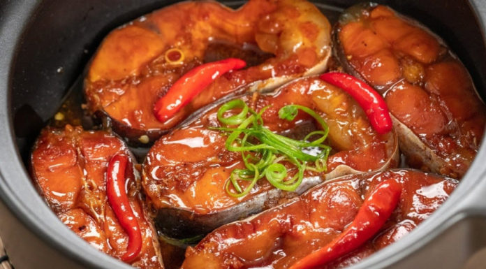 Any type of fish just needs to soak in this water mixture: Fish quickly becomes odorless, delicious, and firm.