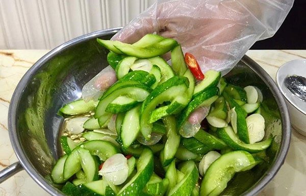 How to make 2 delicious sweet and sour pickled vegetables, perfect for relieving New Year’s fatigue