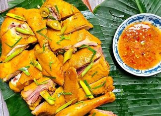 Poached Chicken without Water: Tender and Fragrant Meat Infused with Natural Sweetness Using Vegetables and Fruits