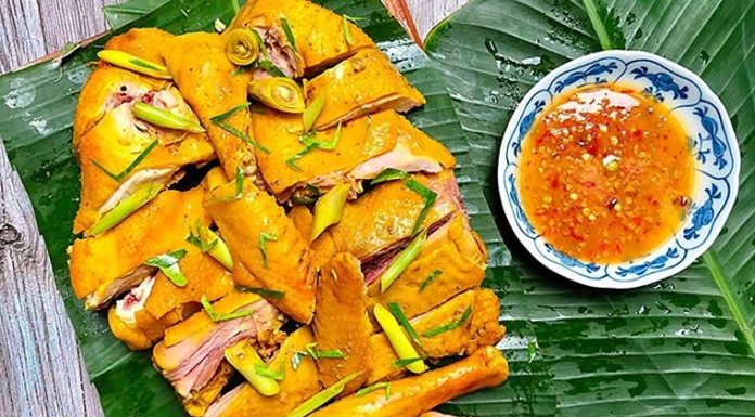 Poached Chicken without Water: Tender and Fragrant Meat Infused with Natural Sweetness Using Vegetables and Fruits