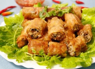 Traditional Tet preparation: How to wrap nem without it getting soggy for 1-2 hours