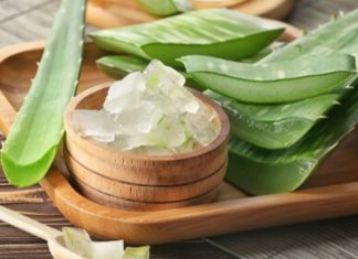 Aloe vera gel tips for smooth and shiny skin and hair