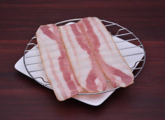 Tips for Baking Food with a Microwave Oven’s Grill Setting