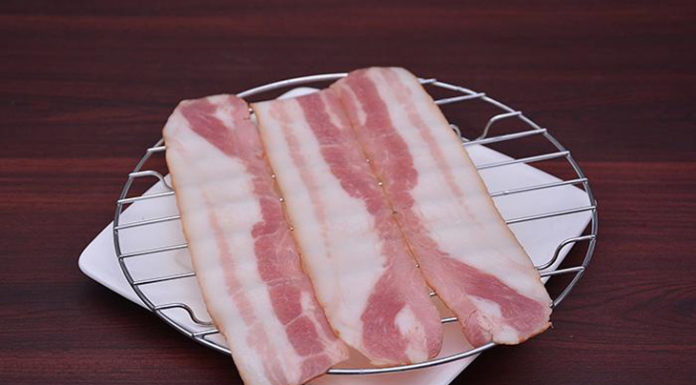 Tips for Baking Food with a Microwave Oven’s Grill Setting