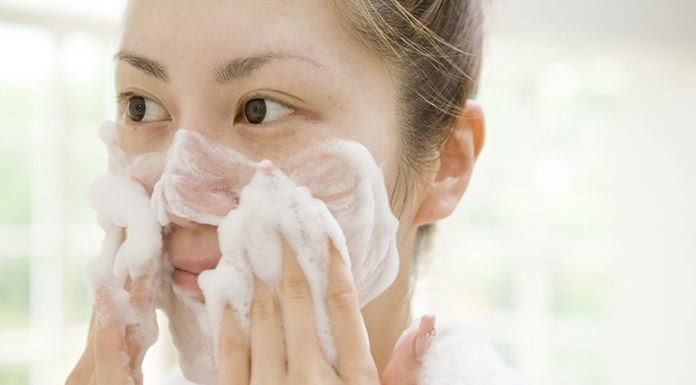 7 Easy Steps to Nailing Summer Makeup with Oily Skin