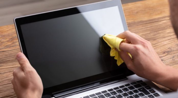 “Speedy and Simple Way to Clean Computer Screens”