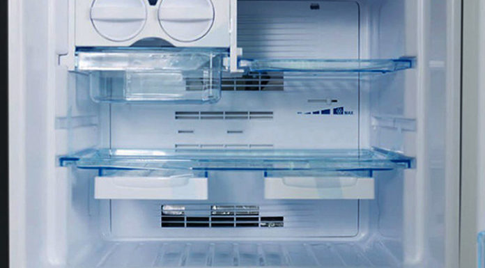 “7 Simple Steps to Maintain a Clean Refrigerator Freezer”