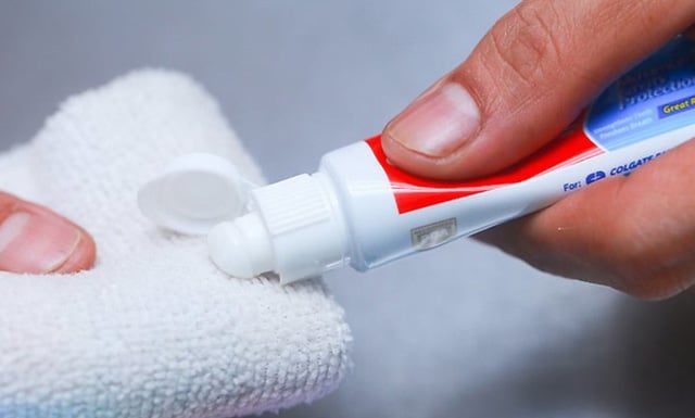 Surprising Results When Applying a Small Amount of Toothpaste on Bathroom Mirror