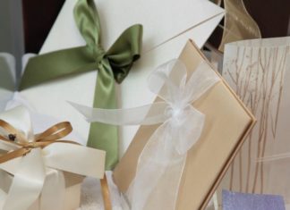 Designing a Stylish and Refined Birthday Invitation in English