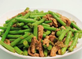 Wok the bamboo shoots, frying them directly in oil is wrong, the chef reveals this crispy tip