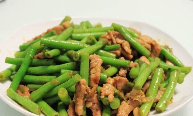 Wok the bamboo shoots, frying them directly in oil is wrong, the chef reveals this crispy tip