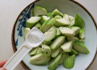 Beware of browning when stir-frying bitter melon, a chef’s tip to ensure fresh, tasty and tender bitter melon