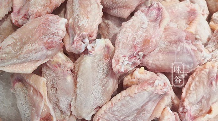 Buy frozen chicken wings, see this section to know if they are thick or thin to determine their freshness.