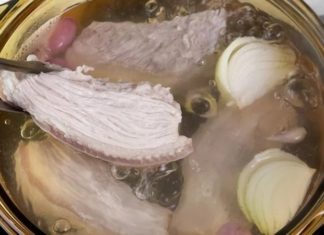 Is it better to blanch pork in boiling water? This is the ultimate method for clean and nutritious meat.