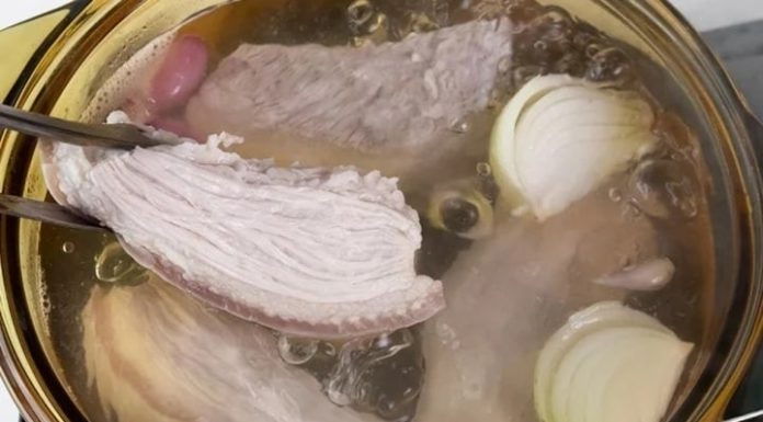 Is it better to blanch pork in boiling water? This is the ultimate method for clean and nutritious meat.