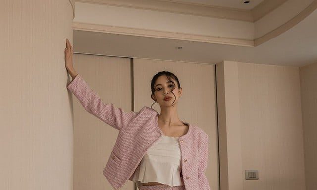 10 Fashionable Ways to Style Short Skirts for Women over 40